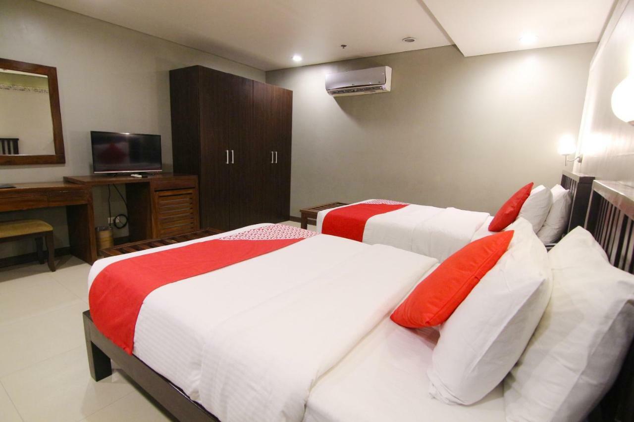 Oyo 103 Artina Suites Hotel Makati City Exterior foto